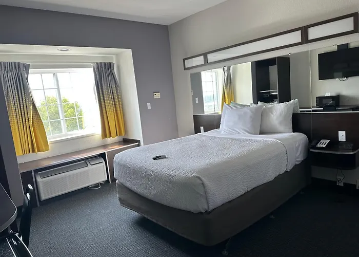Microtel & By Wyndham Downtown - River Area Hotel