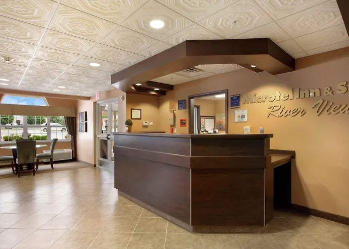 Microtel & By Wyndham Downtown - River Area 3* Quincy