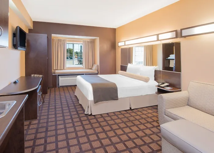 Microtel & By Wyndham Downtown - River Area 3* Quincy