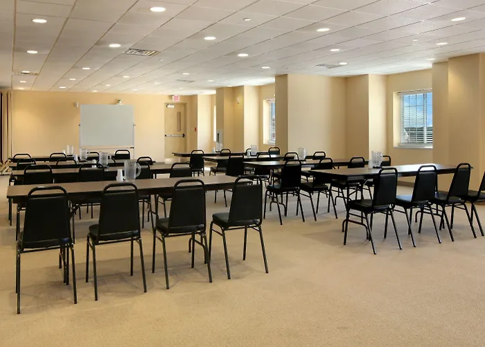 Microtel & By Wyndham Downtown - River Area