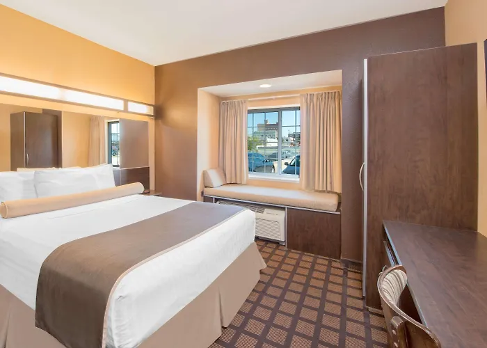 Hotel Microtel & By Wyndham Downtown - River Area 3*