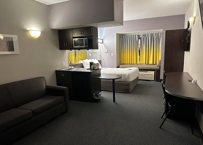 Microtel & By Wyndham Downtown - River Area Quincy