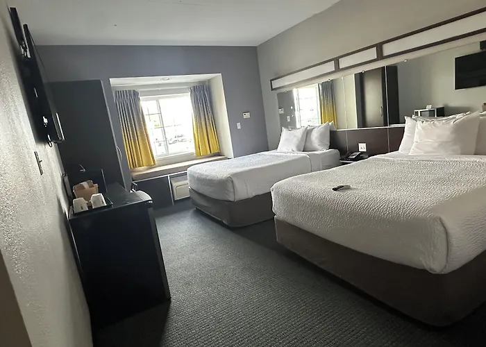 Microtel & By Wyndham Downtown - River Area