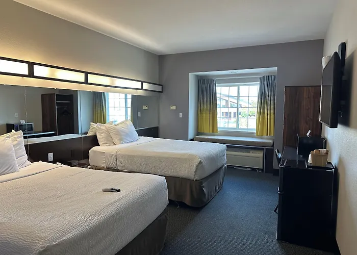 Microtel & By Wyndham Downtown - River Area Hotel Quincy