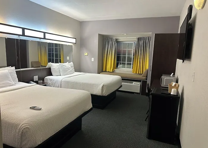 Hotel Microtel & By Wyndham Downtown - River Area 3*