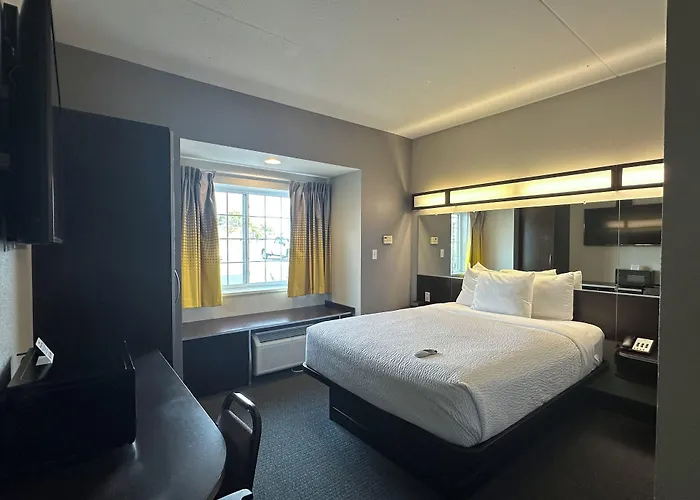Microtel & By Wyndham Downtown - River Area Hotel