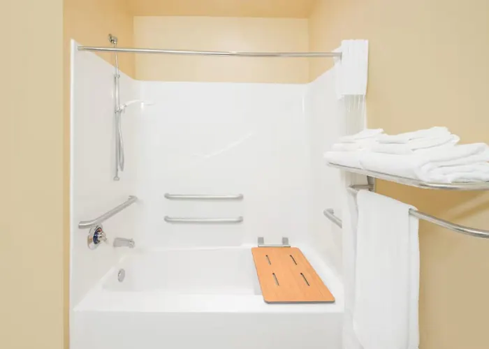 Microtel & By Wyndham Downtown - River Area 3* Quincy