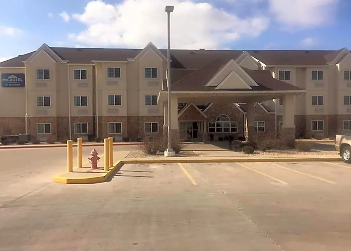 Microtel & By Wyndham Downtown - River Area