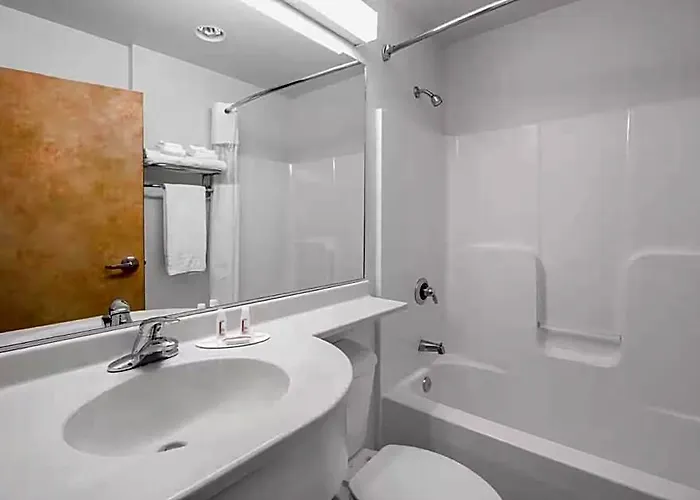 Microtel & By Wyndham Downtown - River Area Quincy