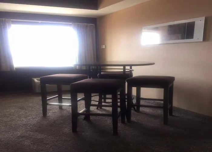 Microtel & By Wyndham Downtown - River Area
